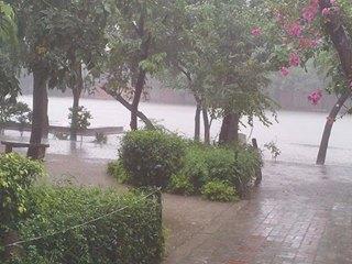 AikLarkii's tweet photo. barish k baad maray school ki halat :D http://t.co/YMNowGTHrC