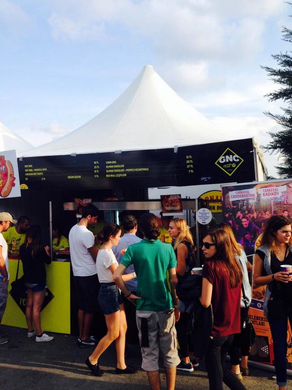 Acıkanları Carnaval standına bekliyoruz! 
>> Socialeyes'a üye olanlar Corn Dog'ları götürüyor! #GNCFEST #GNCFEST2014