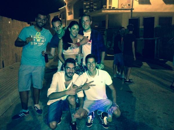 albaCabreraher2's tweet photo. Los mejores...@moisesros @DjAkuaOfficiaL @DavidHurchillo @fernando9117 @Nacho_Lorente @albaCabreraher2 http://t.co/HECX3DlJsl