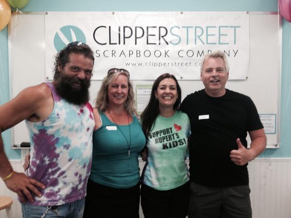 Darjo2011's tweet photo. Had a blast with #RupertBoneham #LauraBoneham #ClipperStreet #TieDyeShirts for #Rupertskids ❤️❤️❤️❤️❤️ http://t.co/2lWywlrey8