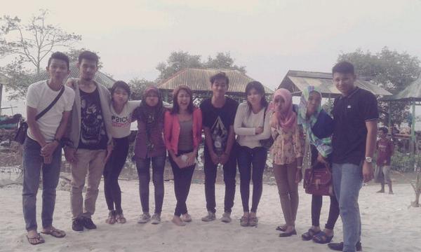 RizkaYuliani1's tweet photo. Pingin gek gini lagi weeeeeeey huhuuu ​(⌣́_⌣̀) @Melisa_Priyasa @s_yuliantii http://t.co/7q8LnKgHma