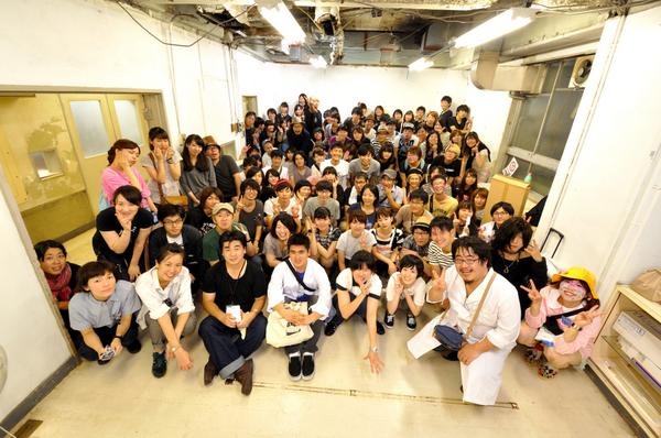 廃病院パーティーvol 4 Twitter પર 集合写真 パーティーが終わって片付けも終わった後で スタッフみんなで集合写真を撮りました 名簿に載ってる人数より数人多いような もしや 撮影はカメラ撮影班リーダーの草野直也さんです Http T Co Arbsecacje