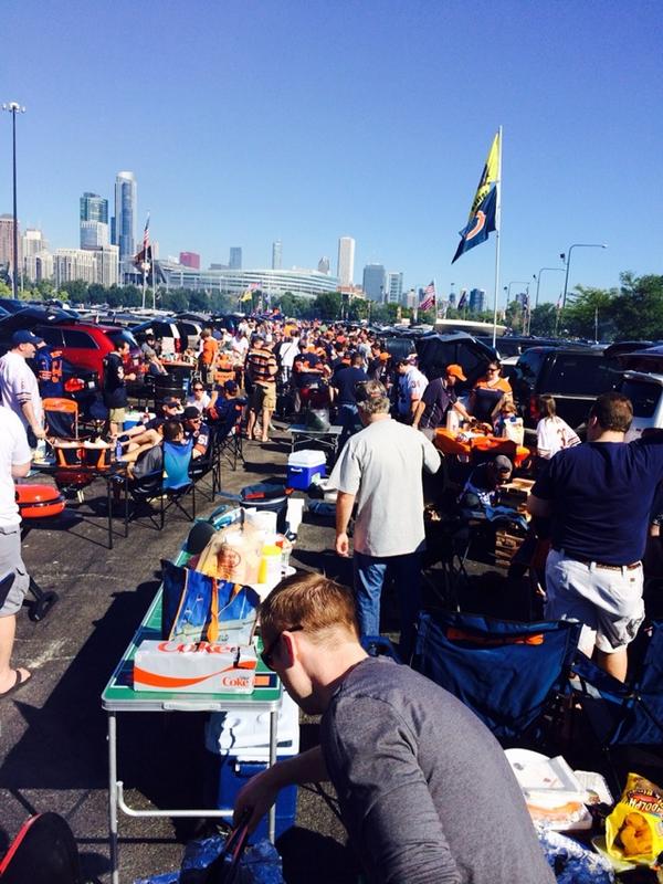 OCpancakeguy's tweet photo. In Chicago! Go Bears!! Tailgate. http://t.co/RXHO3vuRIA