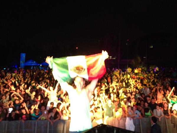 aldoc0x's tweet photo. Gracias por una noche épica Tijuana! @ThumpMX @BudLightMEX #AbstractiveMusic @DjRobertFirth http://t.co/gVCSYPIqPn