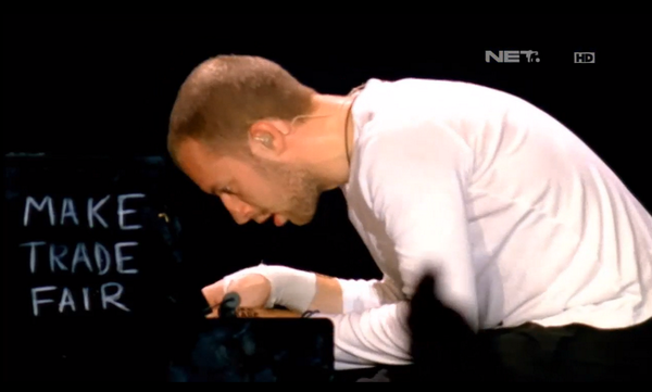 mdtvindonesia's tweet photo. Dan lagu terakhir yg dibawakan @Coldplay malam ini adalah Amsterdam #ColdplaySydneyOnNET http://t.co/t6WvrM1Z69