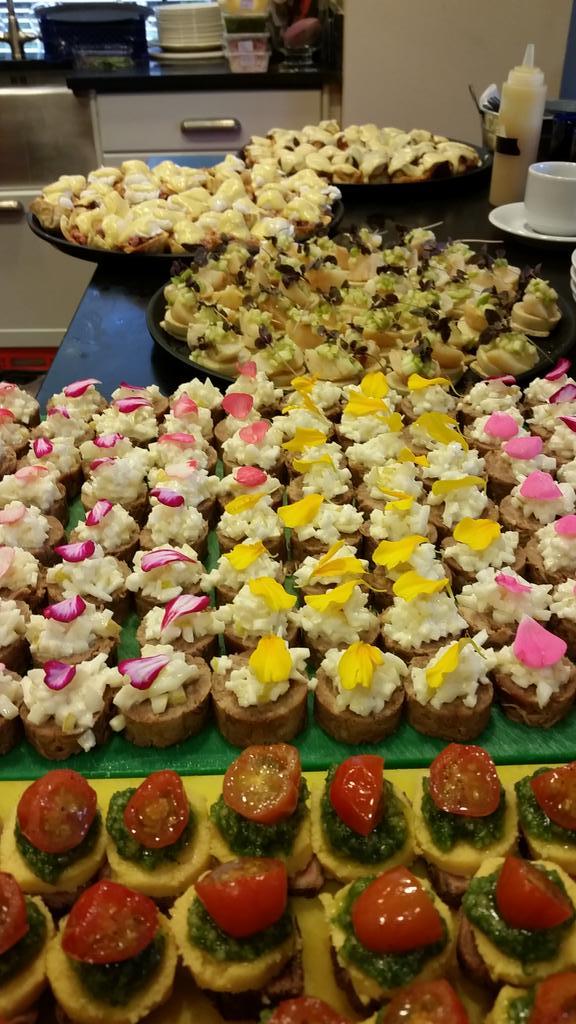 DesignHouseRest's tweet photo. Canapés and bowl food, serving in Harrogate by 'Taste' leading creative caterers. http://t.co/guXZ99StmX http://t.co/MRDhH6Z659