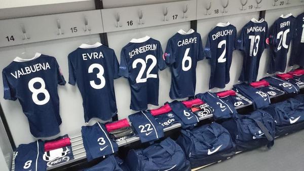 equipedefrance's tweet photo. #SERFRA Le vestiaire des Bleus à Belgrade.  Coup d'envoi à 20h45. @MathieuValbuena @SchneiderlinMo4 @Elia22Mangala http://t.co/fXYkbEkthQ