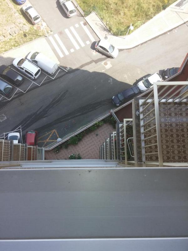 aritterderchi's tweet photo. El ultra-mega-hyper-bajón del fin del verano... Solo una solucion http://t.co/QulCxsfyNg