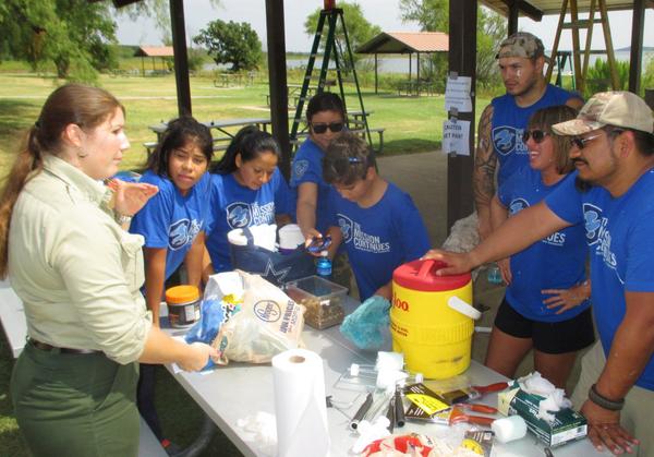 TMCDallas1st's tweet image. Taking a break from service to learn about a big hairy spider. #TarantulaDay at #RayRoberts #Gross @missioncontinue