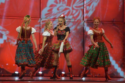 Cleo and the dancers on the stage! #ESCPoland