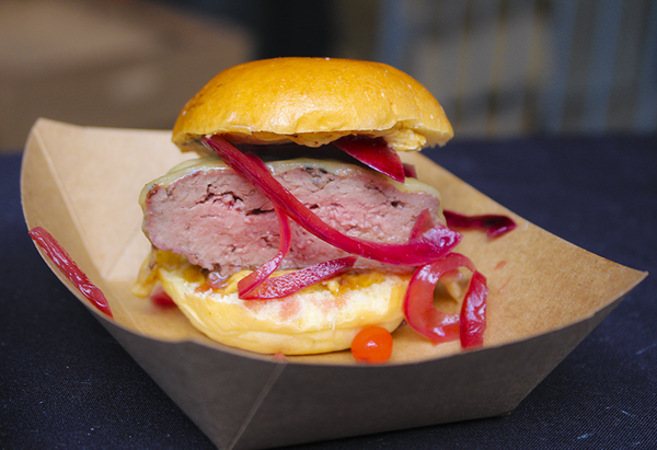MeatopiaUK's tweet photo. Pure #BurgerPorn from @ChefTimmyR over at @TheGranarySA. Bravo guys, BRAVO! #Meatopia2014 http://t.co/VmMSCar45f