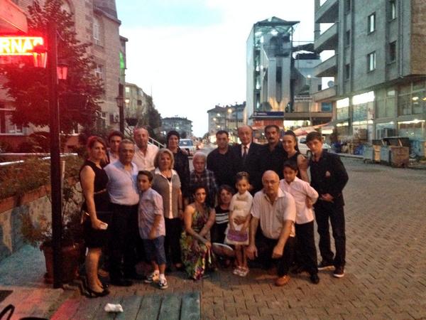 SacitTERZI's tweet photo. Gelin alma hazırlıkları,gelin alma ve salona gidiyoruz.. http://t.co/Nuv118rpgZ