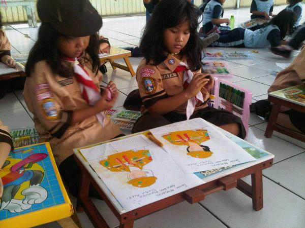 PRAHARA06's tweet photo. #mewarnai gambar pramuka siaga http://t.co/cK3Gcn4gz6