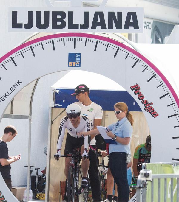 GoRideJimmyRide's tweet photo. 6 champ. races in 12 days, 3 countries, 14K miles;10 in 1 yr. in 5 disciplns, #dogdeadtired #ohsosatisfied #DreamBig http://t.co/IYkK5UBWCG