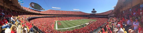 KevinJLund's tweet photo. Best gameday experience in the NFL #SeaofRed # #Chiefs #RED #ArmedForcesInsurance @ArmedForcesIns http://t.co/D1QBkKoHhX