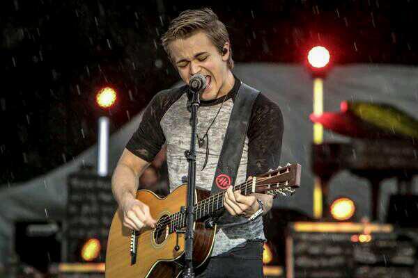 HAPPY BDAY TO THE BOY WHO CHANGED MY WHOLE LIFE,  HUNTER HAYES I HOPE YOU HAVE THE BEST DAY EVER!  