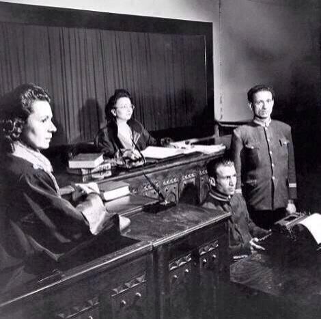 1943 yılında kadın Hakim ve Cumhuriyet Savcımız    harika bir görüntü...