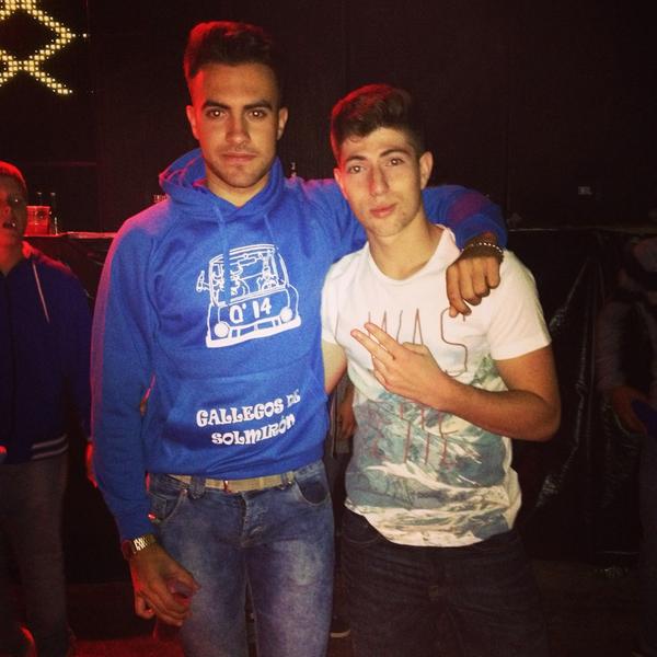 aloofficial19's tweet image. FIESTAS GDS 2014 🎉🎉 #MAPOS @Carlos_Alonso17 @SandraSandrita_  @MorenaGiisela  #LosMejores