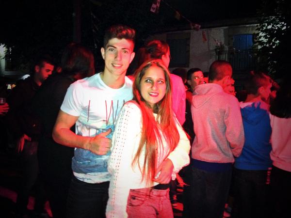 aloofficial19's tweet image. FIESTAS GDS 2014 🎉🎉 #MAPOS @Carlos_Alonso17 @SandraSandrita_  @MorenaGiisela  #LosMejores