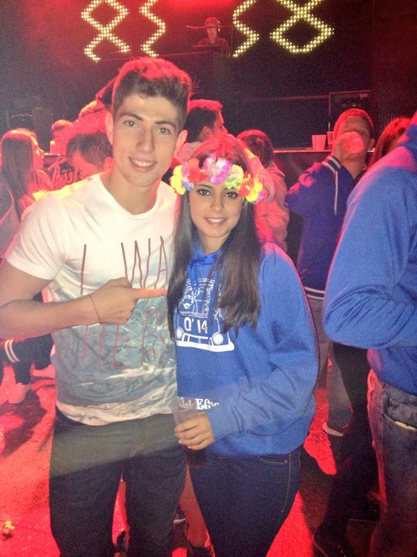 aloofficial19's tweet image. FIESTAS GDS 2014 🎉🎉 #MAPOS @Carlos_Alonso17 @SandraSandrita_  @MorenaGiisela  #LosMejores