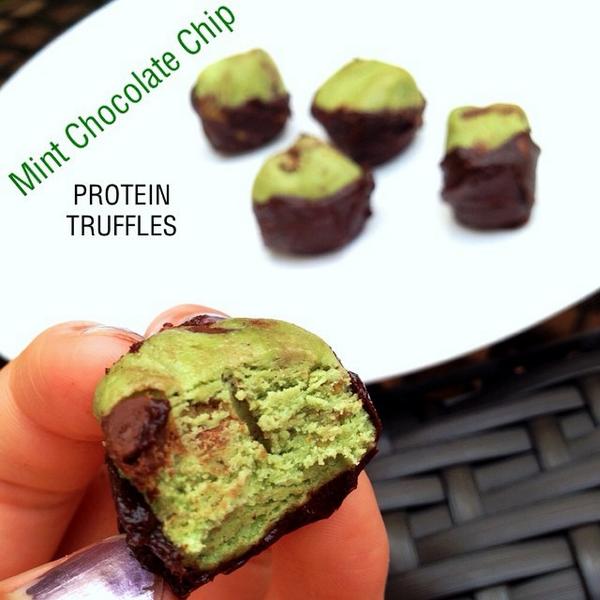 ciokolove's tweet photo. ALL HAIL THE NEW MINT CHOCOLATE CHIP @krushbars 🙌🙌🙌 😍 just put the #healthyrecipe for these babies on the Krush B... http://t.co/AzJXJMpVtC