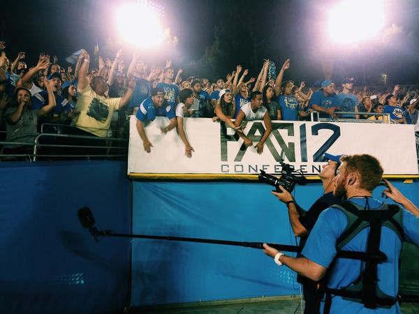 TheDrive_Crew's tweet photo. Great fan images last night at #TheRoseBowl for #TheDrive. #UCLAfootball #UCLAfans #UCLAvsMemphis #Canon http://t.co/0golbDlZiz