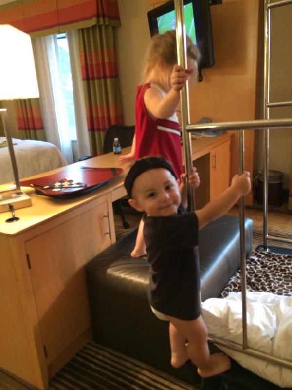 hogcall7's tweet photo. @ratherbewithel our lil monkeys doing what they do best! #bubbysissytime #postingbecauseilovemychildren #nottooffend http://t.co/28Nu6kdiTu