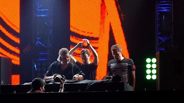 EmiAlexander's tweet photo. Thanks for an amazing night. B3B was the best @Andrew_rayel @Marlo_Music @Orjan_Nilsen #ArmadaFest http://t.co/m50f4q2aaN