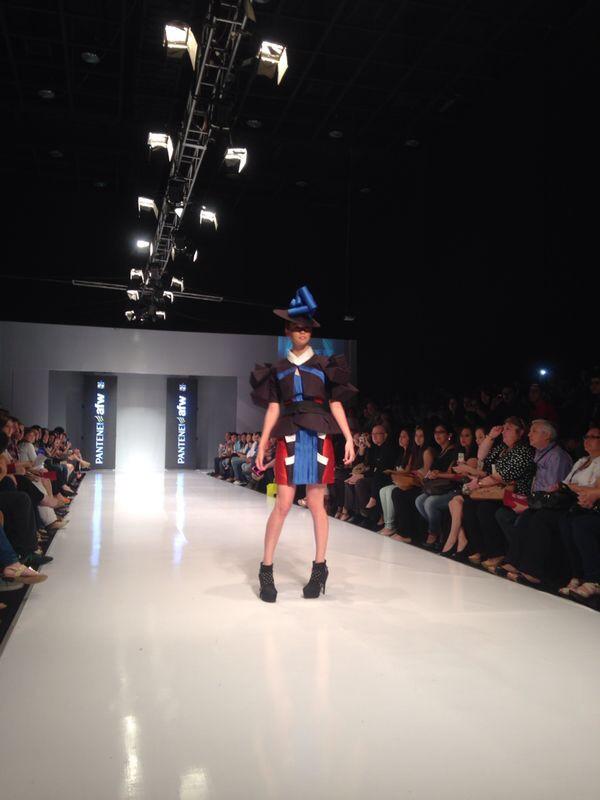 MilvaGauto's tweet photo. #afwpy #U1069AFW http://t.co/6HWOZGB7Cl @Urbana1069 @afwpy 
Desfile UPAP hermosa @Nadia__Ferreira #LiveStream http://t.co/X3QTatOJMU