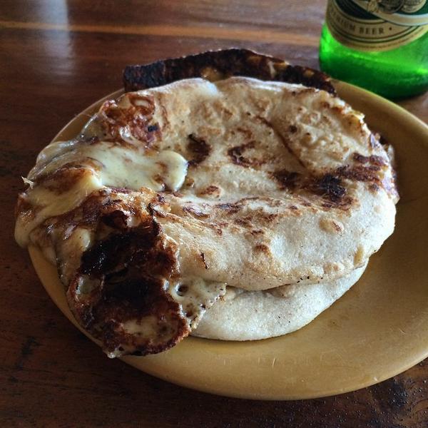ComiendoComida's tweet photo. Dat queso… (at Mariscos Mary) http://t.co/XZNDBsTmWl