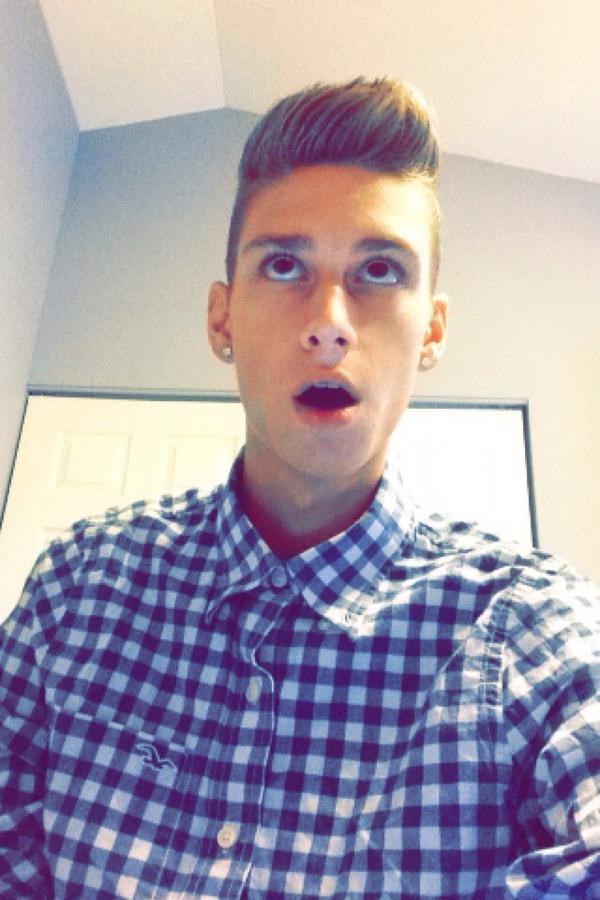 WeeklyDan's tweet photo. That first day of class and you see someone hot af walk in http://t.co/090iGkdjok