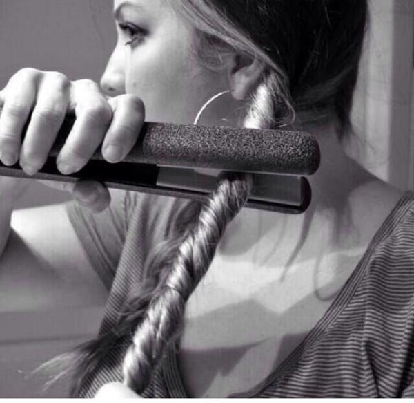 Girls for a loose boho curl a great tip is to twist hair in two sections,  and run straighteners over it 👌😘