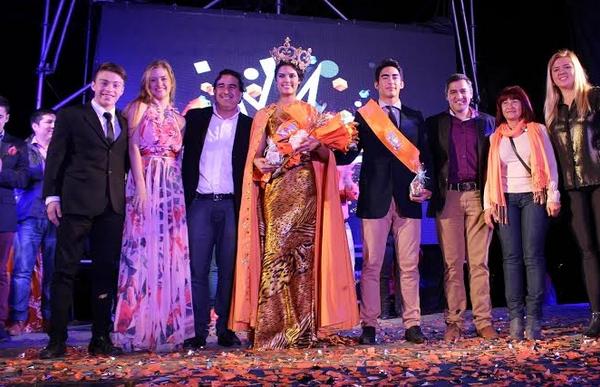 DiarioCh's tweet image. #Resistencia Carolina Gómez Virnugo y Juan Gilfahuy son nuevos reyes de la #Estudiantina2014 bit.ly/1uF6YZ0