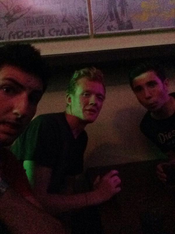 CalumPender's tweet photo. Glasgow Uni boys up for a night. #wehavemorefun #dundeefresh http://t.co/FuhocGvzzt