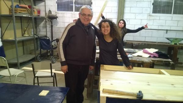 nana_fg's tweet photo. Acá gime clavando el clavito... @BigoteBiColor #Salvaa http://t.co/dAsI1M77Cq