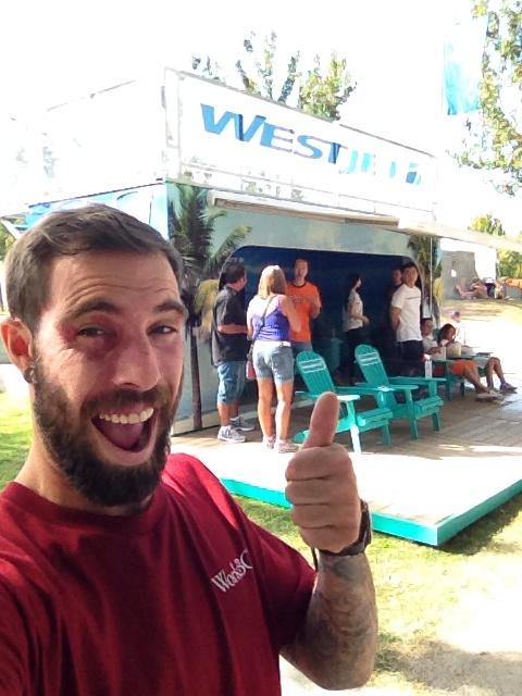 RyleyE's tweet photo. @WestJet #SkyhighSelfie 4 years without a vacation. SEND ME AWAY PLEASE!! http://t.co/iI6dnTZOi0