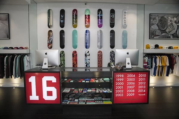 diamondsupplyco's tweet photo. #DIAMONDSF 1560 Haight St. http://t.co/8qGBdthk72 http://t.co/heT9R3hSSV