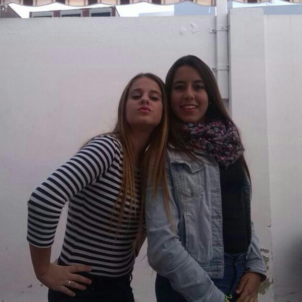 RocioCasadoAlon's tweet photo. Cuanto te voy a echar de menos pequeña,espero que te lo pases muy bien y te acuerdes mucho de mi fea @sarabalbuena19 http://t.co/esbskD4DpM