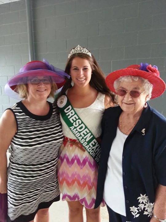 DresdenON's tweet photo. #DerbyDay Fun @DresdenRaceway Lots of Great Hats! Join Us  Sept 1 for Kid's Day. Lots of #fun for all ages. #ckont http://t.co/D3Pnj3LlGz