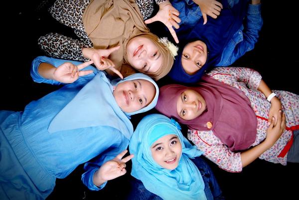 tikapus257's tweet image. Teman seperjuangan.. #fotostudio #kenangkenangan #kumpulkumpul #ngampussampaimampus #lovethemsomuch #kesayangan