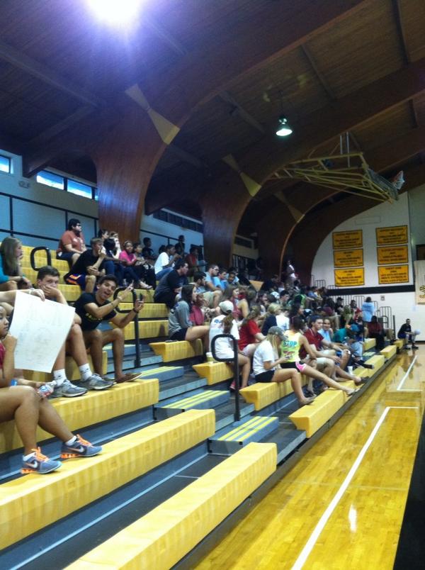 beckyhall16's tweet photo. Great crowd in #Dorough for @OglethorpeVBALL scrimmage. Thanks for supporting yOUr #stormypetrels @ogletrackxc http://t.co/HseYmJA9b4