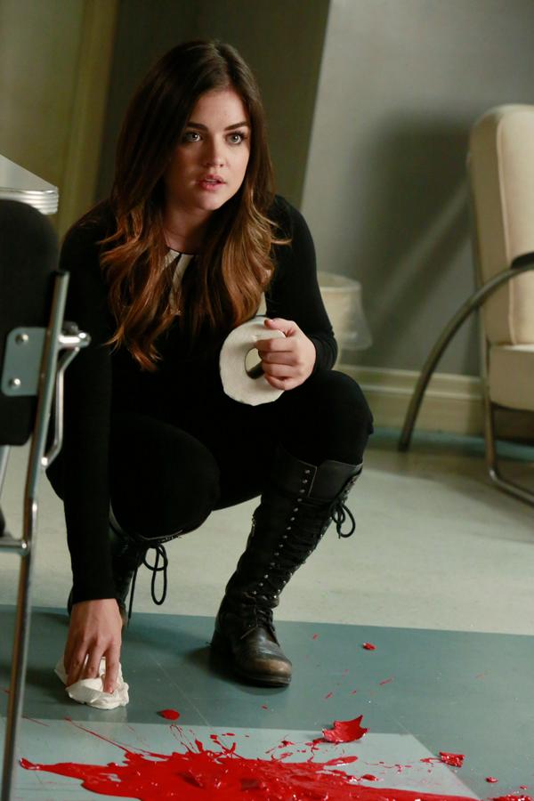 Aria cleans up her mess at Radley. (Twitter, @ABCFpll)