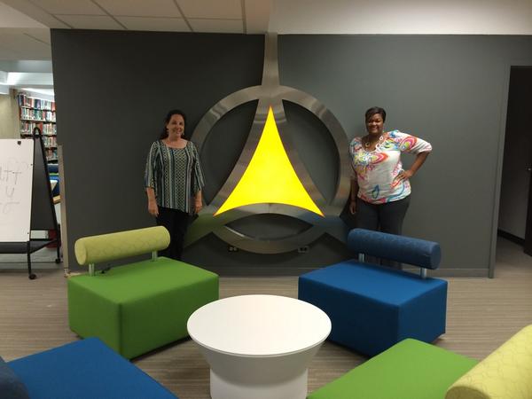BeFree126's tweet photo. In the newly renovated GSU library with @GSULibraryDean!! How exciting!!! @New2GSU #MyLibraryIsCool #Jaguars http://t.co/CRn0SV5YhT