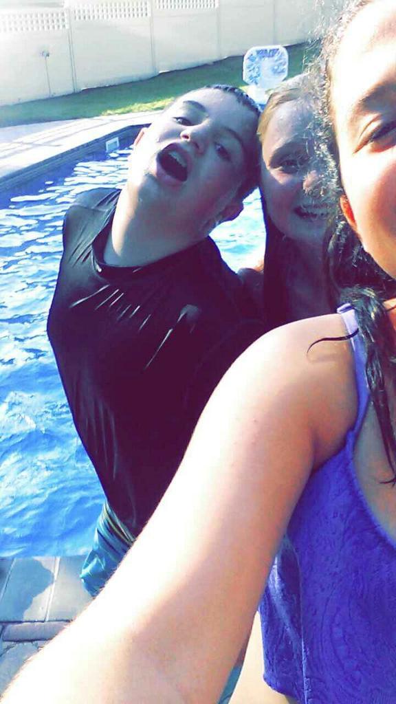 ejoncomp's tweet image. No words