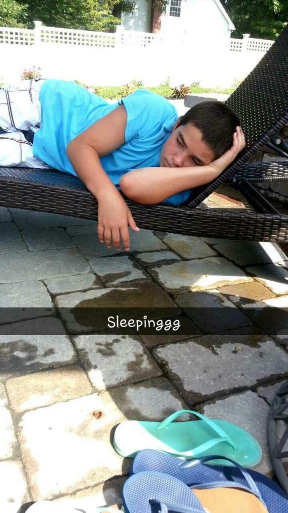 ejoncomp's tweet image. No words