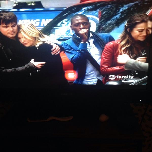 reelcurleeq1's tweet photo. My exact reaction to the PLL finale #oooooshit http://t.co/MOsB06BWCa