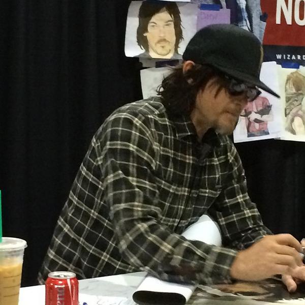 ennoia3's tweet photo. This was Reedus's first #PlaidCon but I'm hoping he'll continue since he knows we love it #hesoknows jam_n_tea's pic http://t.co/AN76YSJWQw