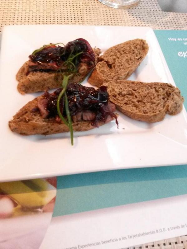 panpanccs's tweet photo. Excelente cata de @Socialclubvzl armonizada con #panpanstout tostado con lomito&cebollas caramelizada/ExperienciasBOD http://t.co/BWQzZD2upN
