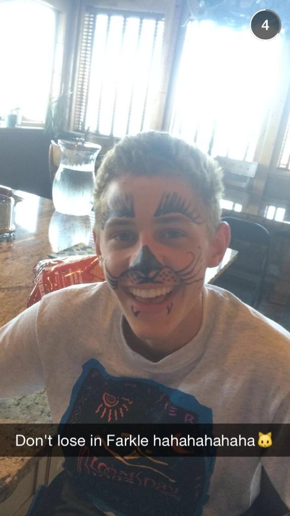 DallasIsaak's tweet photo. I just beat this person in poker. Don't give me life next time. Or else you'll get overthrown, peasant. #HeIsACat http://t.co/G0JcqHze5K
