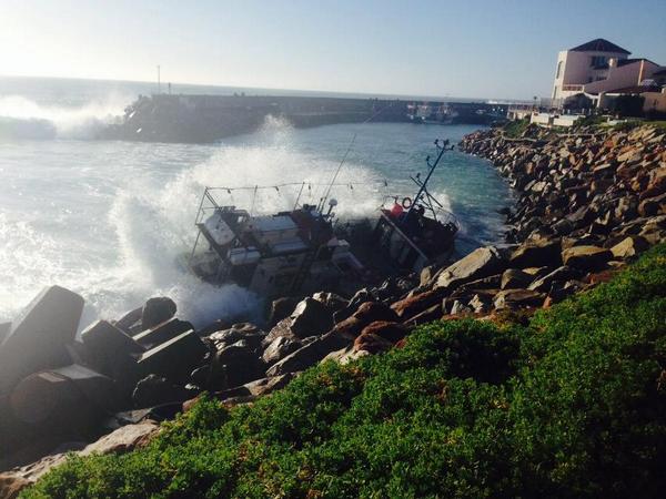 Chokka Boat washed onto the rocks just outside Port St Francis this morning <a href="/AlgoaFMNews/">AlgoaFMNews</a> <a href="/HeraldPE/">The Herald</a>